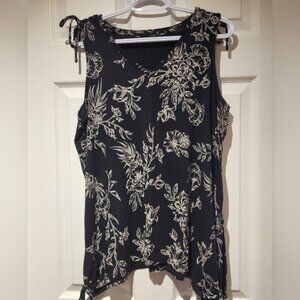 95- black & white sleeveless top